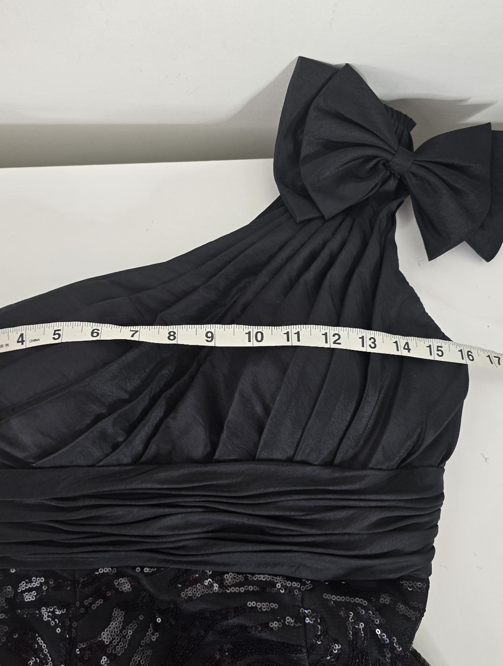 Tony Bowls La Gala Black Sequin Pleated One Shoulder Formal Gown 4 Mermaid Hem - Picture 10 of 16